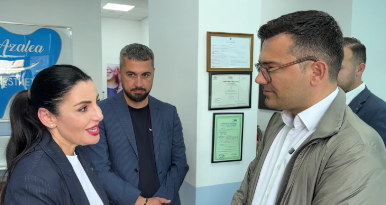 Balluku vizitë tek ”Azalea Aesthetic”, klinikë e kthyer në një destinacion të turizmit dentar