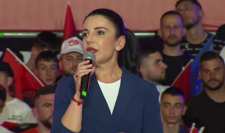 VIDEO/ Belinda Balluku takim me të rinjtë: 11 mandate për qarkun e Fierit në 11 maj