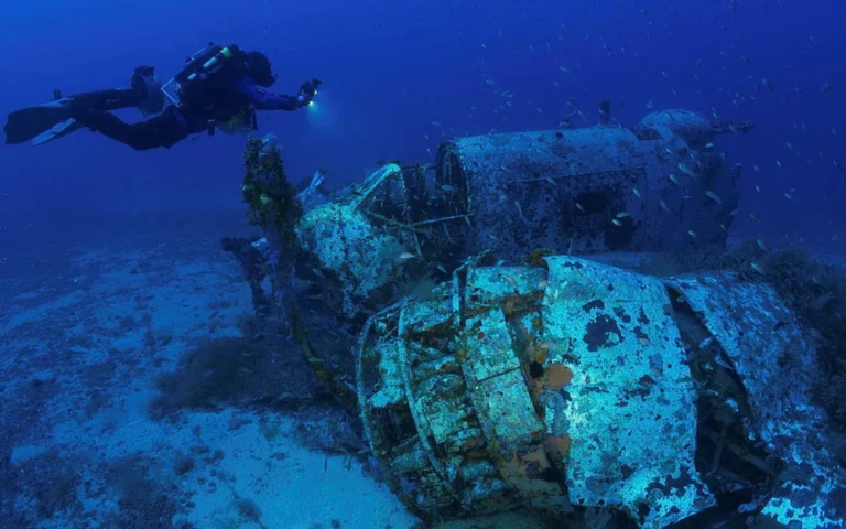 The Telegraph: Gjendet bombarduesi i humbur i Luftës së Dytë Botërore pas 82 vitesh