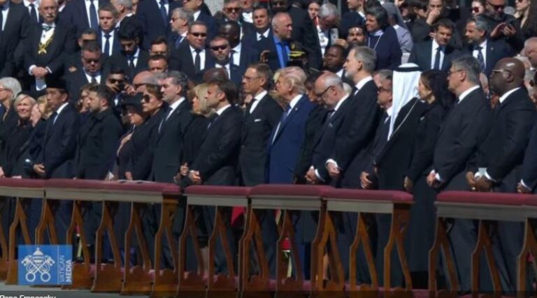 Funerali i Papa Françeskut: Trump dhe Zelensky takohen para ceremonisë