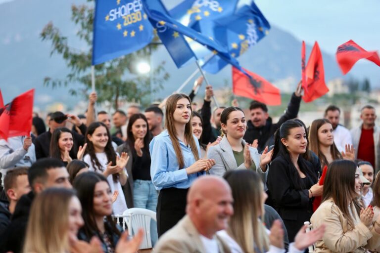Rama: Vajzat e djemtë e Kamzës, kartëvizita më e bukur e Rilindjes së një qyteti