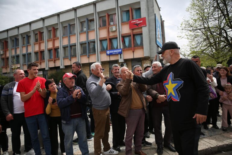 VIDEO/ Rama: Në sheshin “Ahmet Zogu” dhe lulishten “Geraldinë”, një nga zonat historike që po rilind
