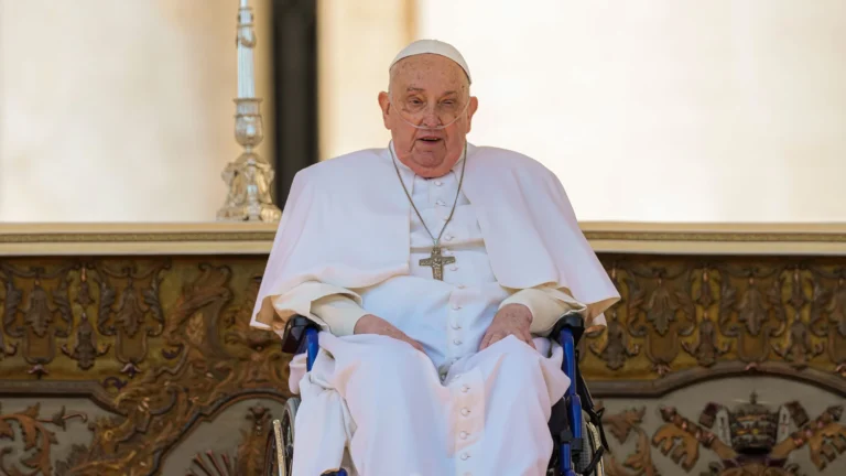 CNN: Papa Françesku bën një paraqitje të papritur publike pas daljes nga spitali dy javë më parë