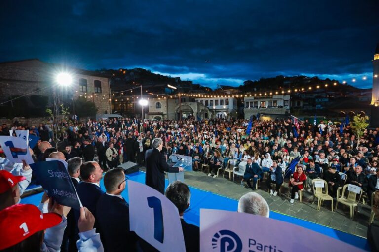 Berisha nga Berati: Vijmë me një zotim solemn, do ju kthejmë paratë që qeveria që ka marrë