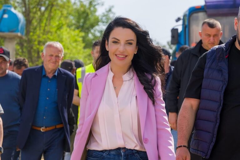 Belinda Balluku në takime elektorale