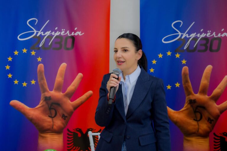 Belinda Balluku prezanton Ceno Klosin: “Një mallakastriot nga Fieri për Cakranin”!