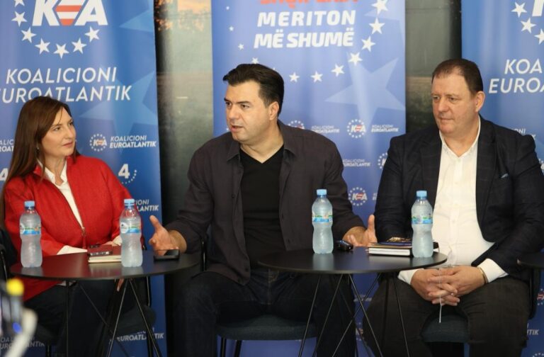Lulzim Basha me pensionistët në Laprakë: Nuk do ketë ilaç që do hyjë në Shqipëri ndryshe nga ilaçet ndërkombëtare