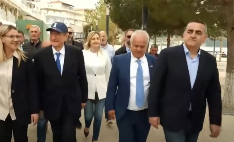 Berisha prezanton kandidatët në Himarë, shoqërohet nga Fredi Beleri
