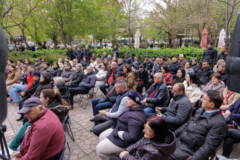 Në takimet e Damian Gjiknurit me dhjetra e qindra veta
