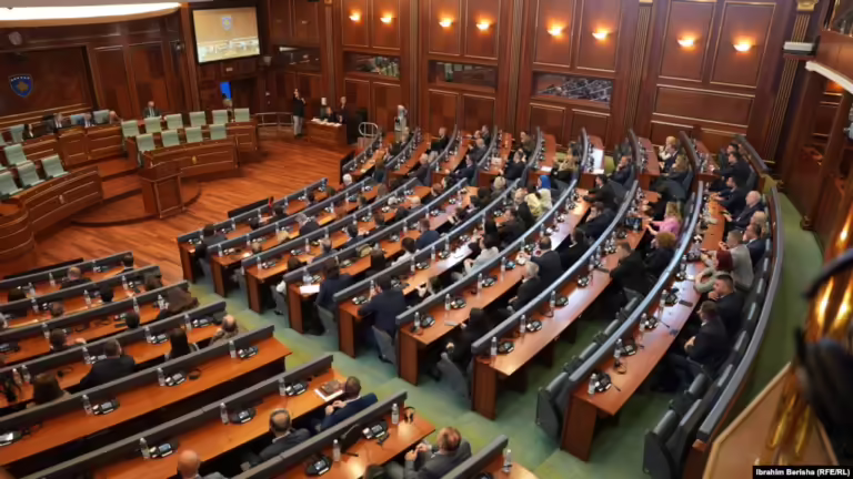 Kosovë, deputetët nuk arrijnë ta konstituojnë Kuvendin as pas tentimit të shtatë