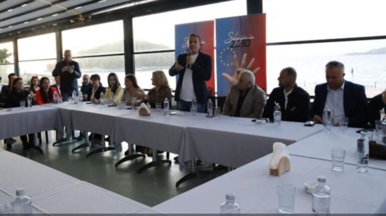 Gjiknuri takim me sipërmarrës në Ksamil