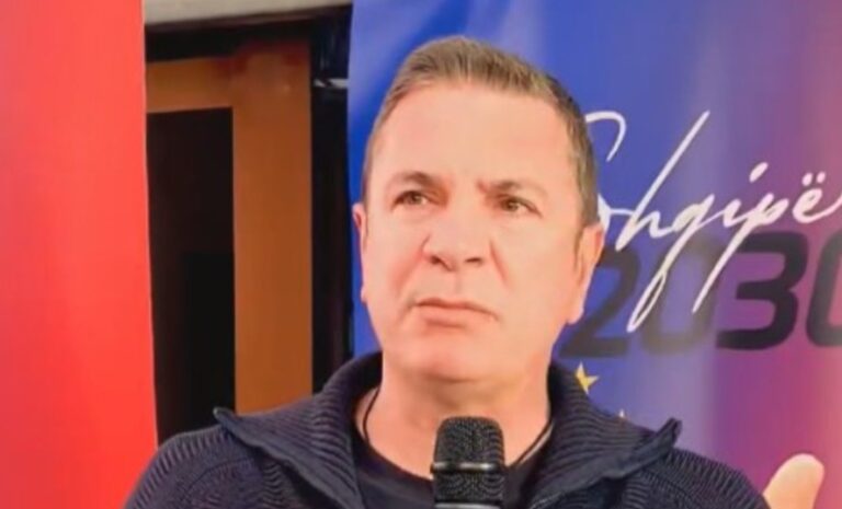 Damian Gjiknuri, takim me pensionistë në Vlorë: Besoni ata që kanë dhënë prova