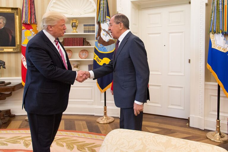 Ministri i jashtëm rus: Trump i vetmi lider që thotë se Ukraina nuk duhet në NATO