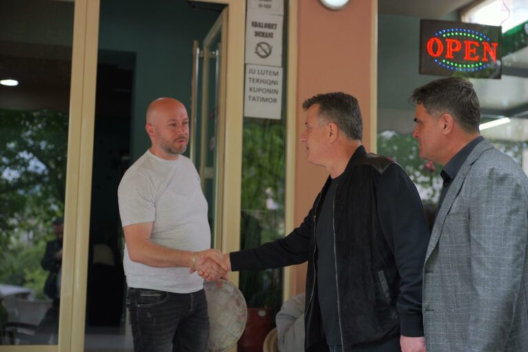 Flamur Noka takime në Gramsh: PD, e vetmja shpresë pë rimëkëmbjen e fshatit