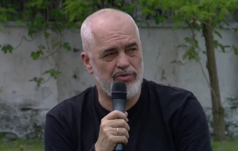 Kryeministri, thirrje të punësuarve: Mos e hani “karamelen” e marrjes së pagës në dorë