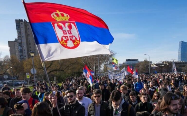 Heshtja shurdhuese e Europës përballë protestave studentore në Serbi
