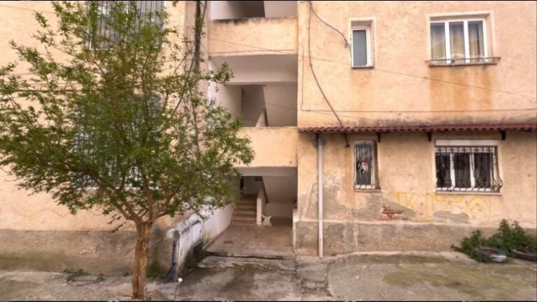 Plagosi gruan, 55-vjeçari ende në kërkim! Fqinjët: Janë familje e qetë