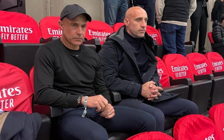 Trajneri kuqezi Silvinjo dhe Zabaleta ndjekin Gjimshitin gjatë ndeshjes Milan-Atalanta