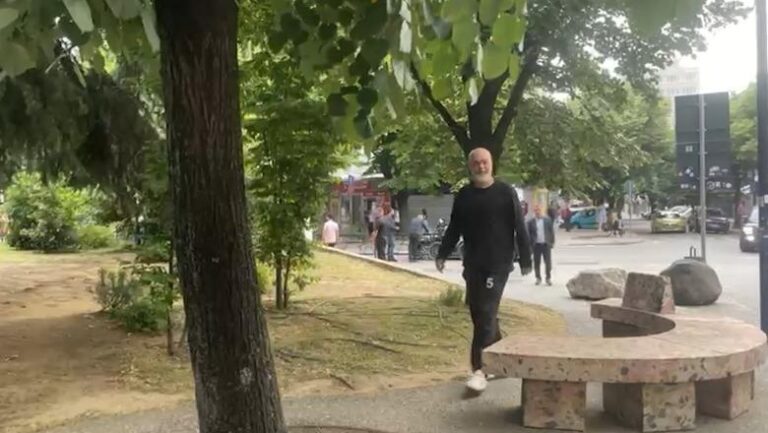 10 minuta para mbylljes së votimit, Rama mbërrin në selinë  e PS