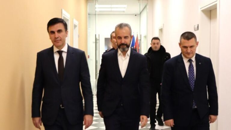 Dumani, Çela dhe Celibashi takohen me ambasadorët në Tiranë. Në fokus procesi zgjedhor