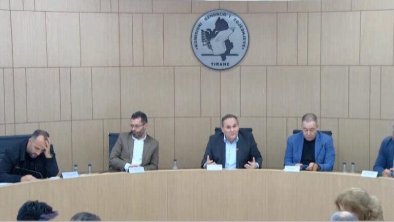 Kërkuan rinumërim, KAS rrëzon kandidatët demokratë. PD bashkon votat me PS, vetëm Rusmali kundër