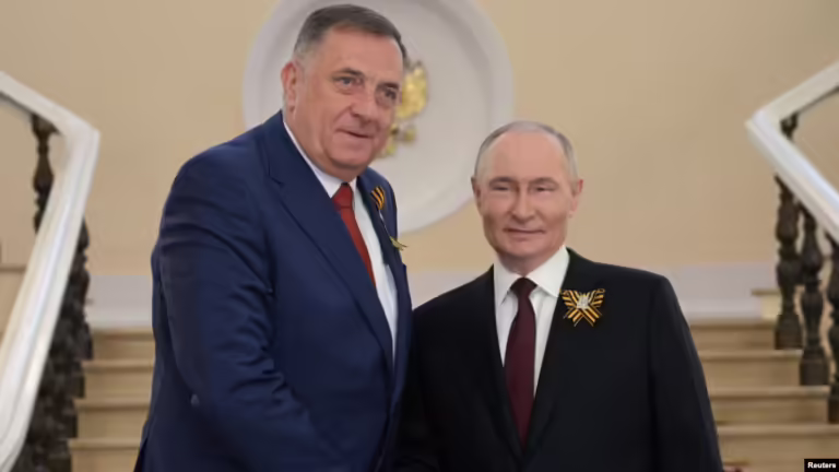 Lideri i serbëve të Bosnjës, Millorad Dodik thotë se do të kërkojë nga Rusia “mbështetje për sigurinë”
