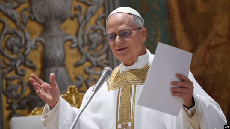 “Papa amerikan që po rikthen hijeshinë e Vatikanit”. Si po ndryshon Kisha Katolike në 100 ditët e para të Leonit XIV