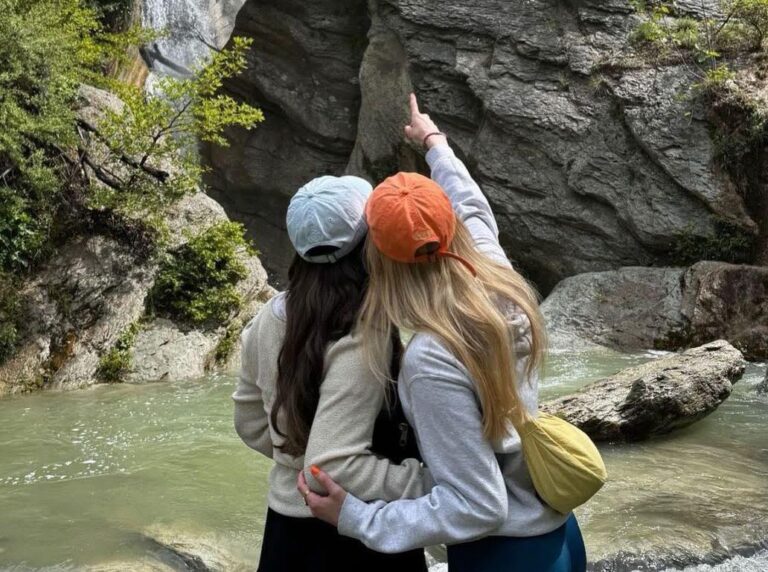 Rama poston foton e dy turistëve nga Kanionet e Osumit në Skrapar