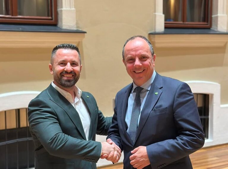 Valton Halimi nga Mitrovica ulet si fitimtar në karrigen e asamblesë në Gleisdorfit të Austrisë