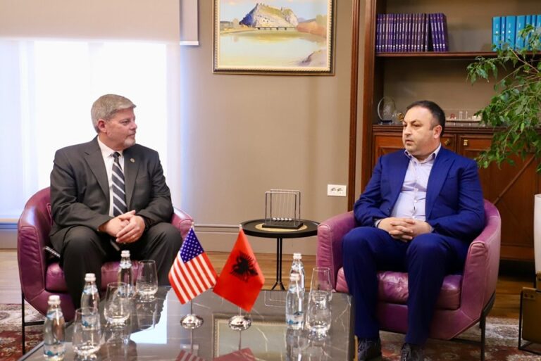 Ministri Hoxha pret zv.drejtorin e ICITAP: Shqipëria dhe SHBA, partneritet strategjik në fushën e sigurisë