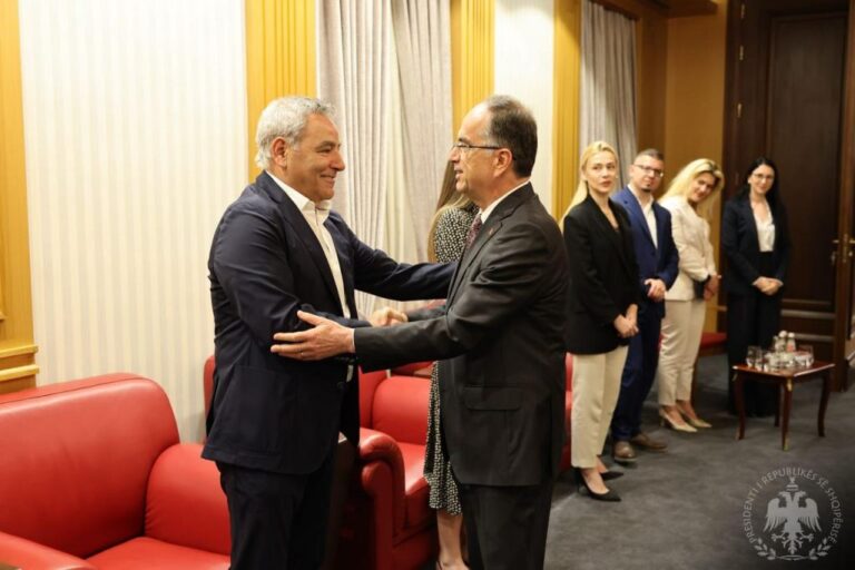 Presidenti Begaj pret pjesëmarrësit e LEAD Albania: Shqipëria ka shumë nevojë për profesionistë si ju