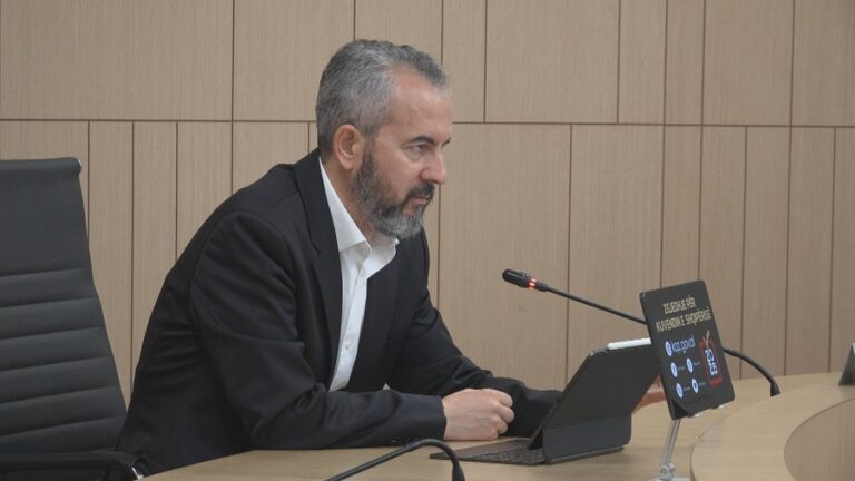 Situata e tensionuar në Vorë nga PD, Celibashi shkarkon të gjithë vëzhguesit