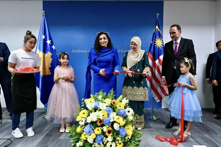 Kosova hap ambasadën në Malajzi, presidentja Osmani: Dritare e re për vendin në Azi