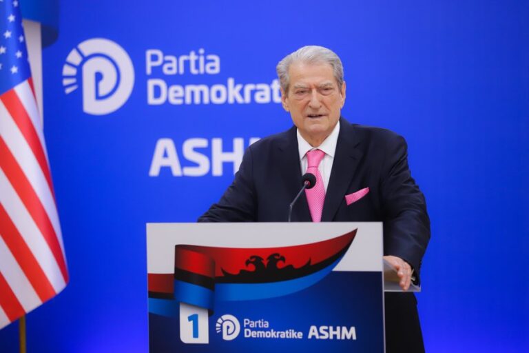 Berisha urdhër kandidatëve: Nxirrni video dhe bëni status që unë mund të udhëtoj në SHBA tani