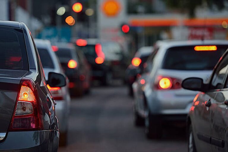 Shtohet numri i makinave, por bien regjistrimet e reja/ Volkswagen dhe Mercedes kryesojnë listën e preferencave