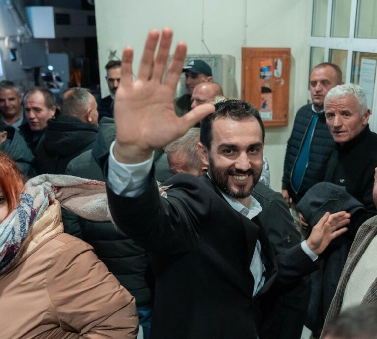Morën mbi 61 mijë vota dhe veç 1 mandat, Lapaj: Të dua Shqipëri! Në mbetë veç një, unë do të jem ai