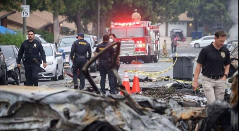 Avioni bie mbi shtëpitë, ka viktima në San Diego