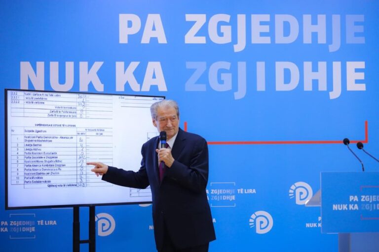 Denoncimi nga Berisha: Me kall*shnikov ne votë nuk mbrojmë, por kurrë s’do i njohim këto zgjedhje