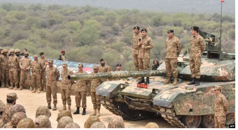 Fillon lufta mes dy fuqive bërthamore, Pakistanit dhe Indisë
