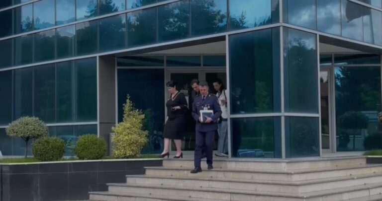 Procesi zgjedhor në Korçë, agjentë të BKH-së po ndjekin nga afër procedurat