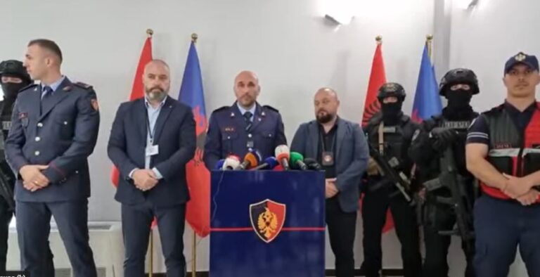 Arrestohen brenda një restoranti në Gjirin e Lalzit 7 persona të shumëkërkuar e të rrezikshëm