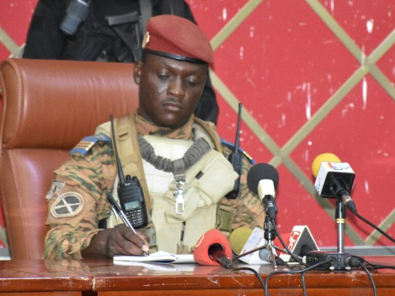 Ibrahim Traoré, kapiteni që u bë President përmes një grushti shteti dhe u shndërrua në një model sfidues lideri afrikan