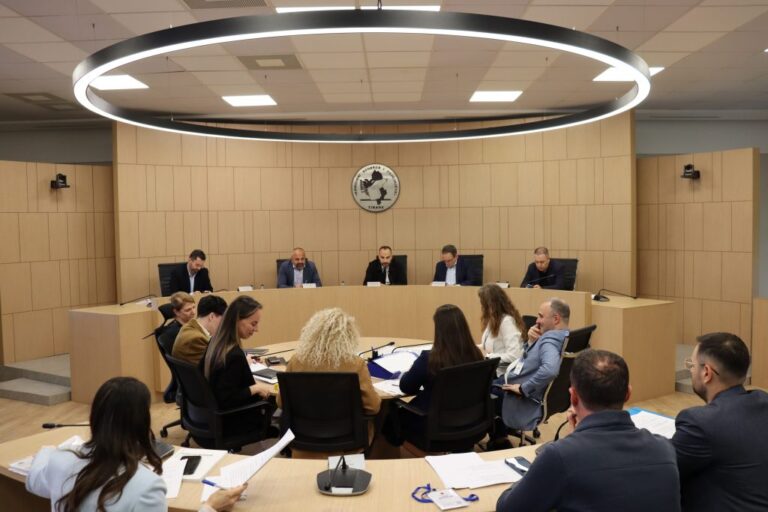 Pavlefshmëri të zgjedhjeve në Berat, Gjirokastër e Vlorë? KAS nis shqyrtimin për kërkesat nga PD