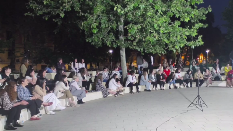 VIDEO/ Lapaj takim me vajzat dhe gratë në Tiranë: Lehtësira, hapje e garës dhe meritokraci për to