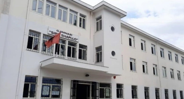 Nxënësi 17-vjeçar hidhet nga dritarja për një bast 10 mijë lekë