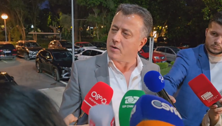 VIDEO/ Humbja në zgjedhje, Noka sherr me gazetarët dhe u tregon barcoletë: Keni një zakon të keq