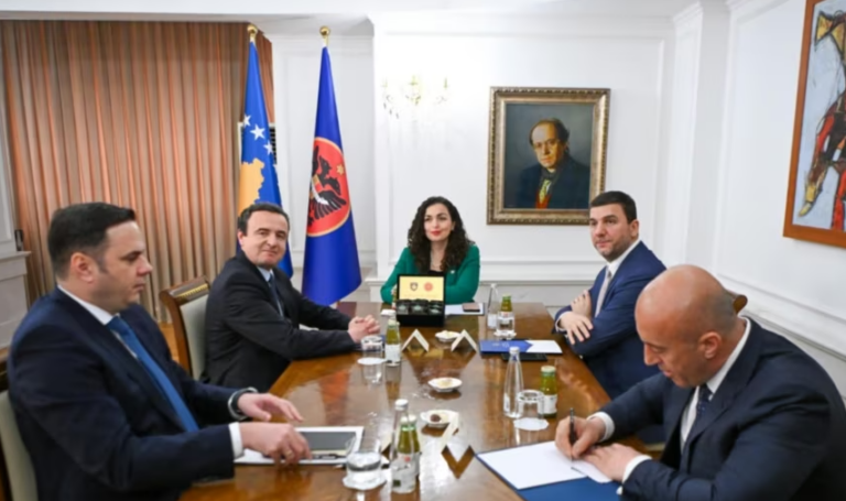 Presidentja Osmani takon liderët politikë, por nuk del akoma “tymi i bardhë”