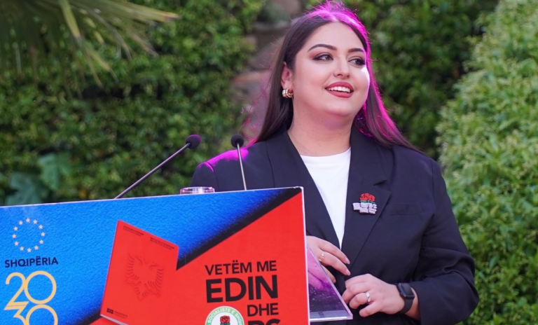E quajti buallicë, Sara Mila i kthehet Bushatit: Një bullizues i frustuar që intimidon vajzat që i hyjnë politikës