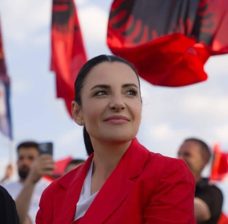 Belinda Balluku drejt një fitoreje të thellë dhe historike në qarkun Fier-Gaz Bardhi mbetet spektator i vetvetes!