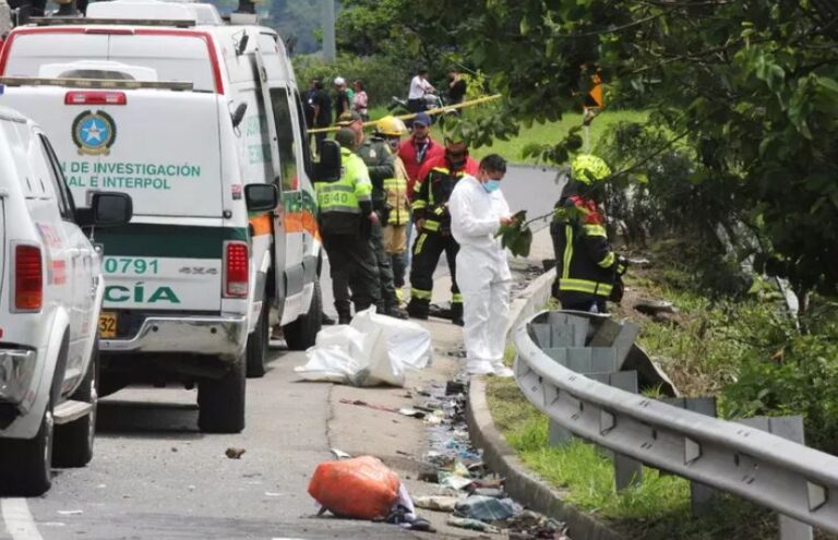 Një ekskursion që shndërrohet në tragjedi, përmbyset autobusi me studentë, 10 të vdekur